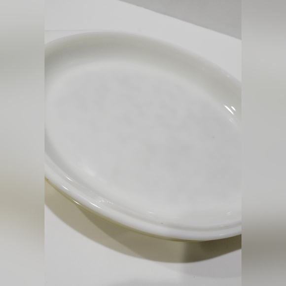 Vintage Pyrex serving divided dish with lid - Picture 7 of 9